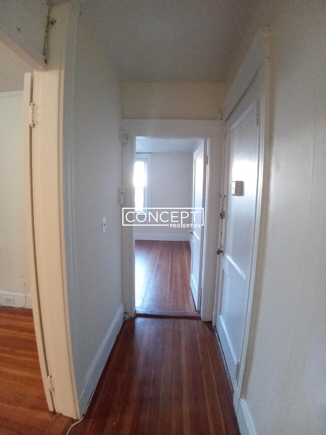 Building Photo - 15 Barrows St