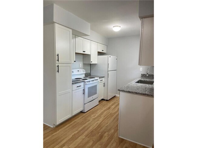 Foto del edificio - 4741 Winnetka Ave N