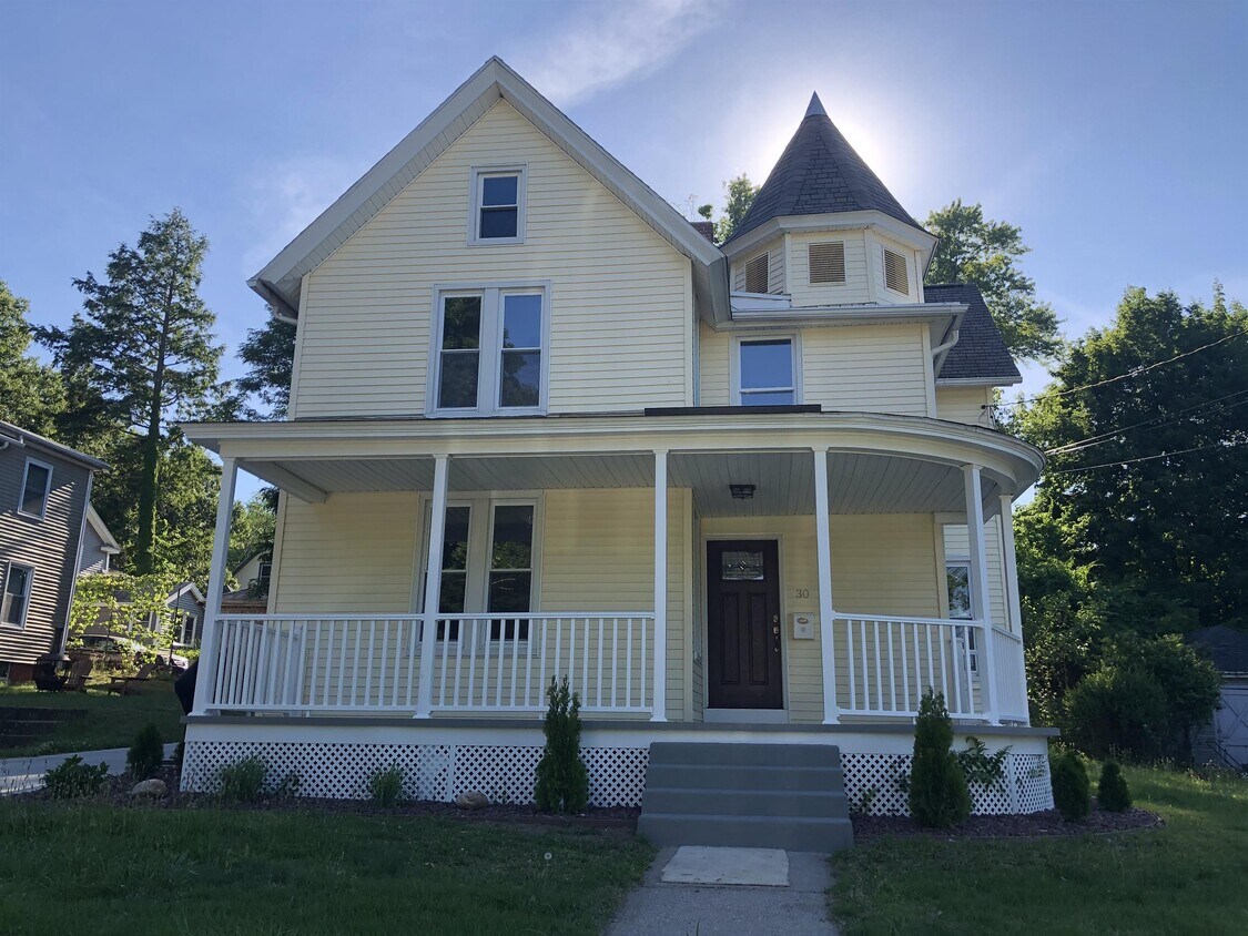 Primary Photo - 30 Ames Ave