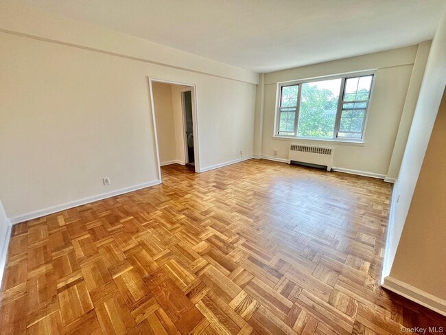 Foto del edificio - 210 Pelham Rd