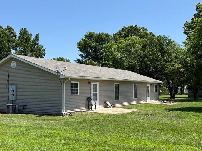 Building Photo - 1736 Debbie Ln