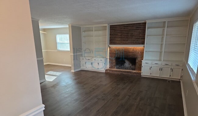 Building Photo - The home you've been looking for!