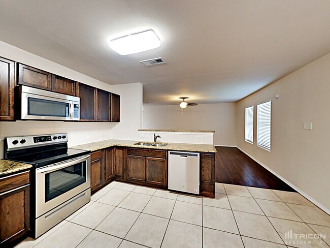Foto del edificio - 12401 Arbor Lake Rd