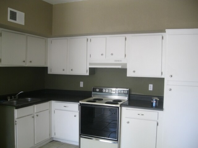 Interior - 6749 W Palmaire Ave