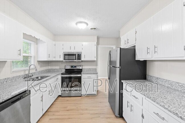 Building Photo - 2425 Birdie Dr