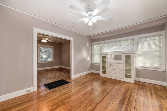 Foto del edificio - 3848 Sherman Way