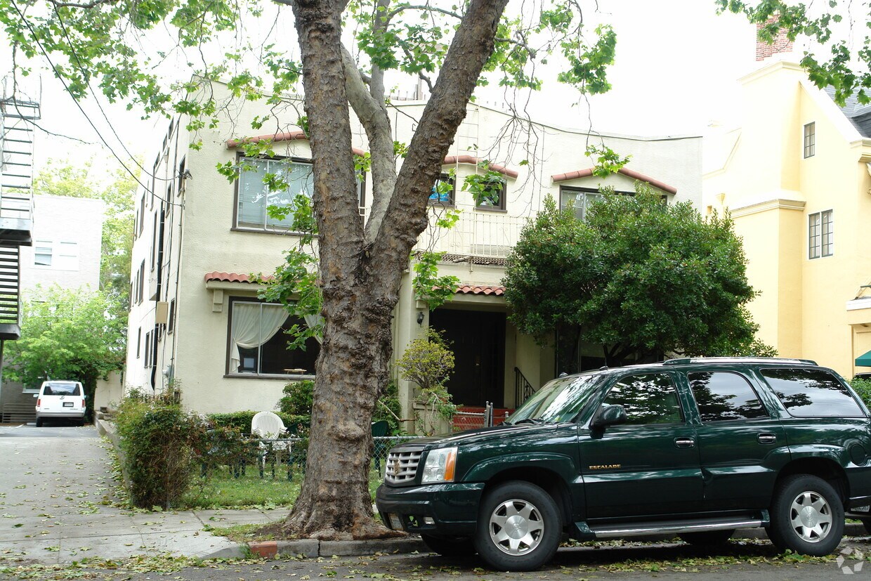 Building Photo - 2479 Le Conte Ave