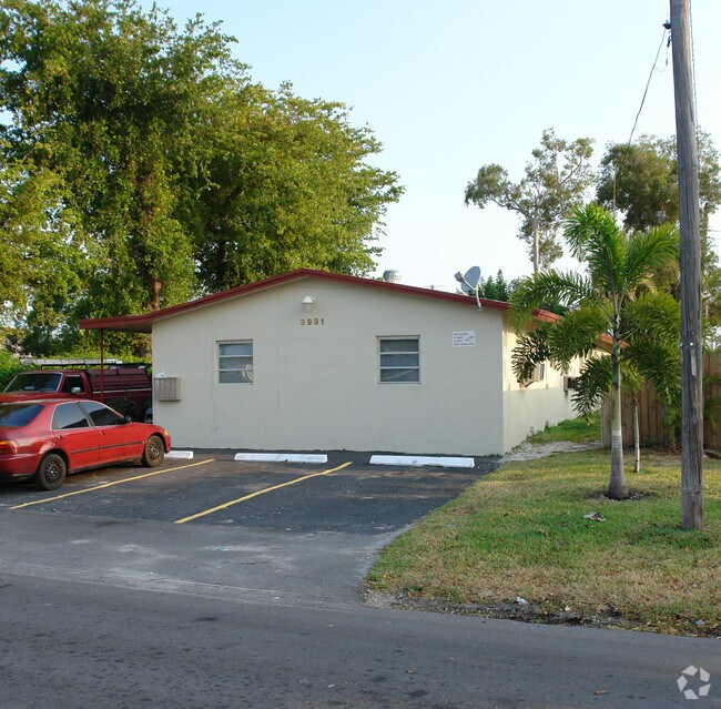 Foto del edificio - 3981-3971 SW 12th PL FORT LAUDERDALE,FL 33312