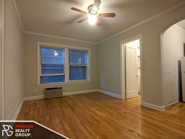 Building Photo - 837 W Wolfram St