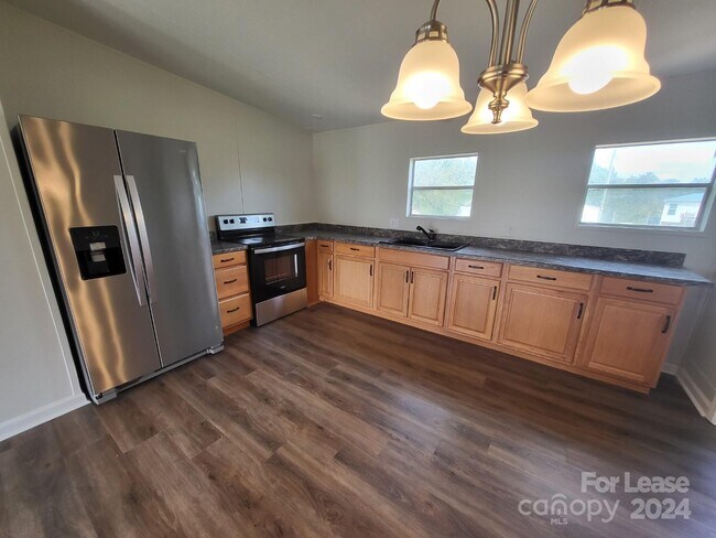 Building Photo - 248 Springway Ln