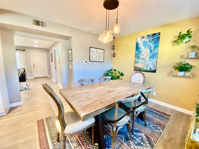 Building Photo - 2254 Gaviota Ave