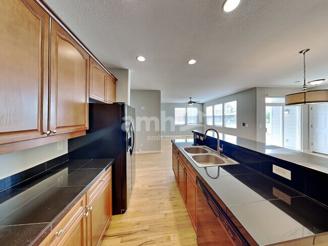 Building Photo - 1337 S Duquesne Ct
