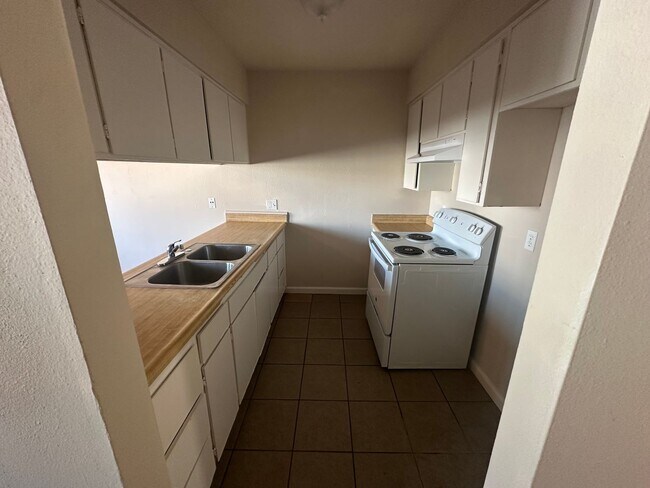 Foto del edificio - 1316 Hobart Dr