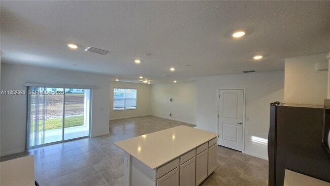 Foto del edificio - 430 Pine Tree Blvd