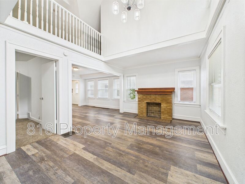Primary Photo - 5611 Olive St