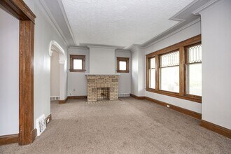 Building Photo - 15401 Grovewood Ave