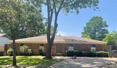 Building Photo - 2014 Bay Oaks Dr