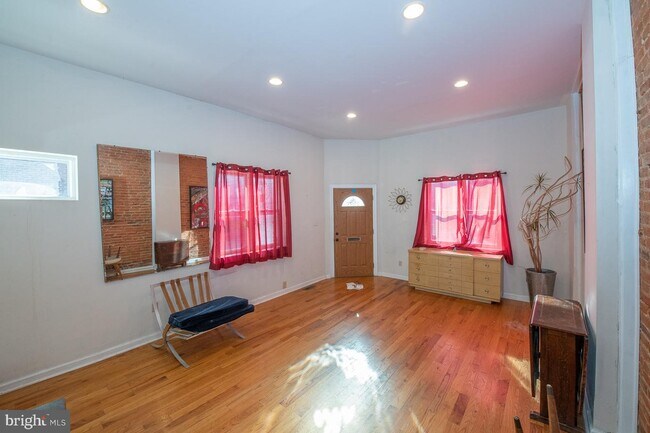 Building Photo - 1309 Dickinson St