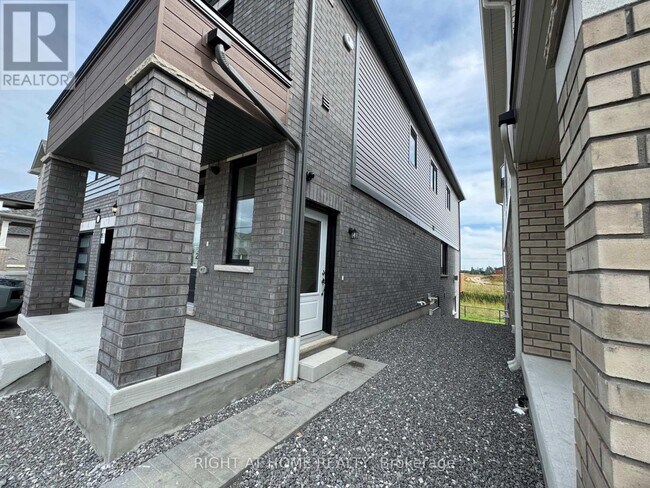 Building Photo - 60 Debois St