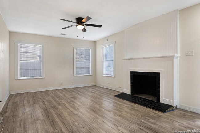 Photo - 2228 W Huisache Ave House