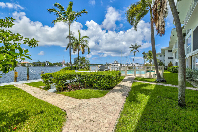 Foto del edificio - 2727 Yacht Club Blvd
