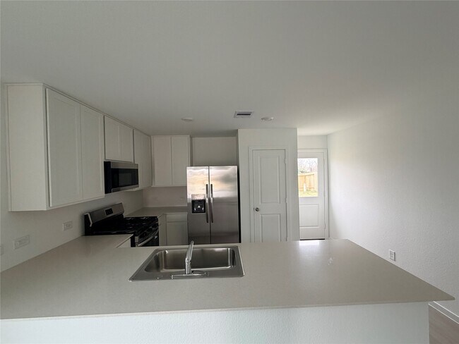 Foto del edificio - 29655 Knollwood Bay Rd