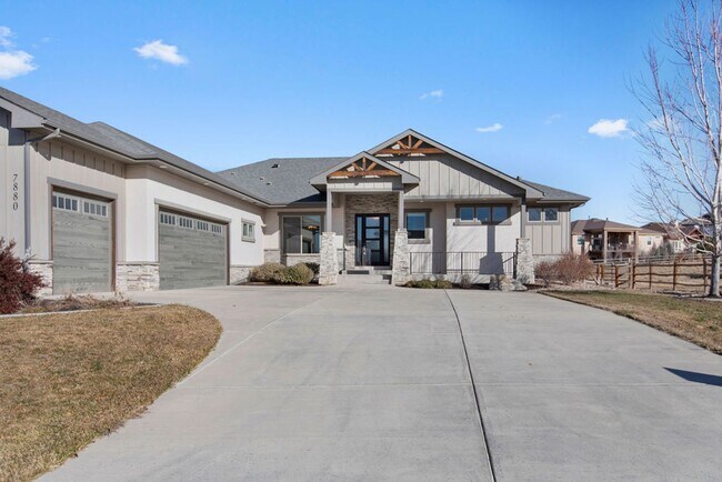 Building Photo - Stunning 6-Bedroom Ranch Home with Finishe...