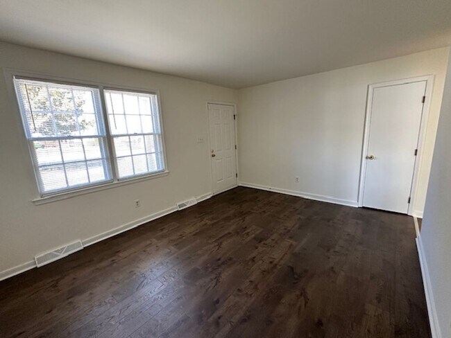 Foto del edificio - 5401 Bellmeadows Rd