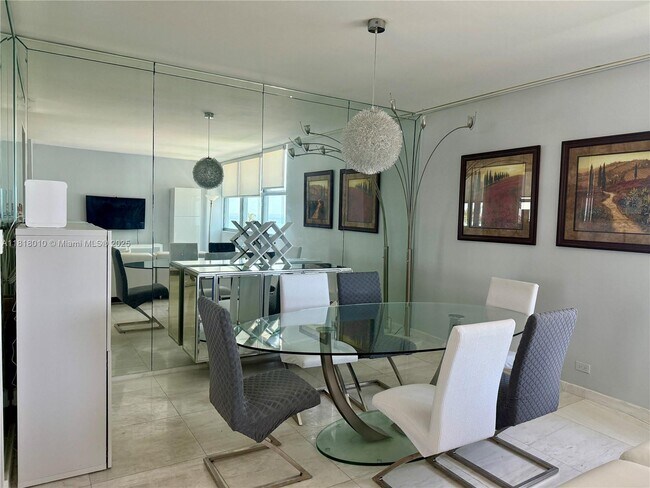 Foto del edificio - 5055 Collins Ave