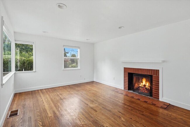Foto del edificio - 4303 Baker Ave NW