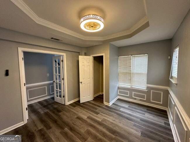 Building Photo - 5496 Village Trace