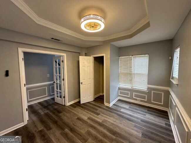 Foto del edificio - 5496 Village Trace