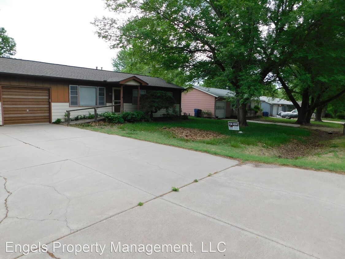 Foto principal - 3 br, 1 bath House - 328 N 9th