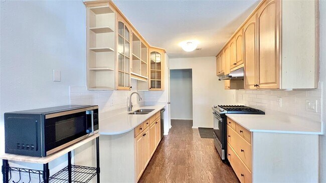 Foto del edificio - 8308 Roan Ln
