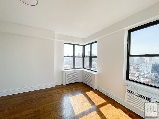 Building Photo - 5 AVENUE