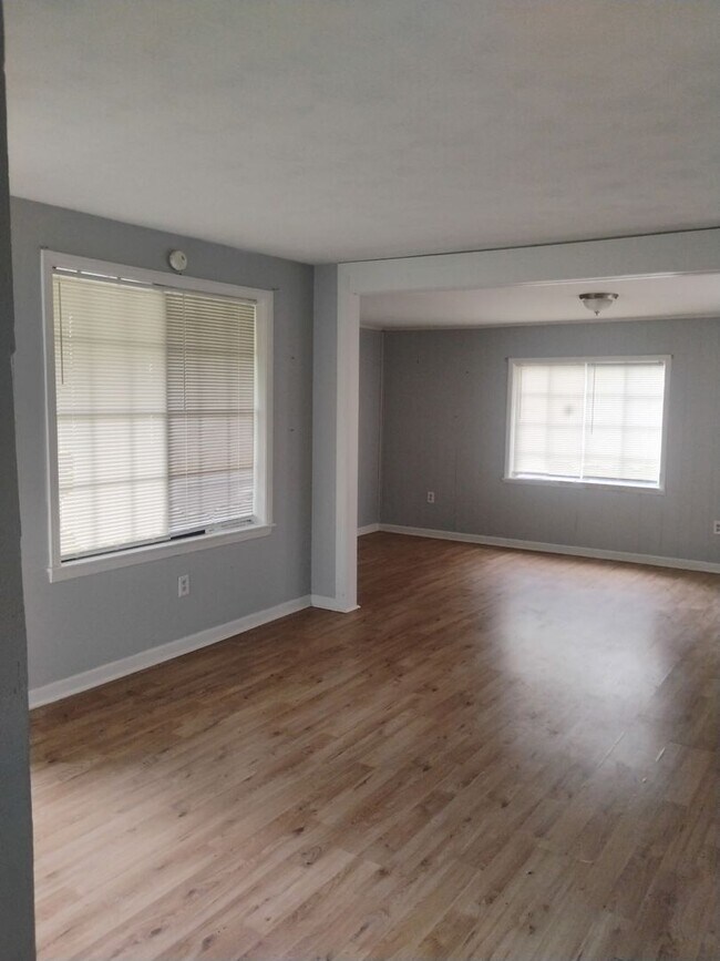Building Photo - Three Bedroom One Bath Home in Frayser