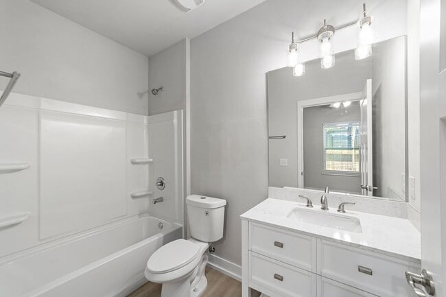 Foto del edificio - NOW LEASING FOR FALL 2026