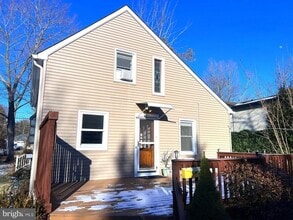 Building Photo - 11 Plainsboro Rd