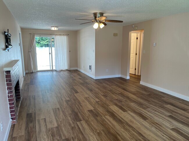 Living/dining area - 3803 56th Street Ct E