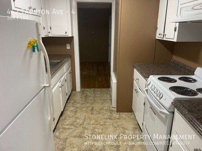 Foto del edificio - 442 Taunton Ave