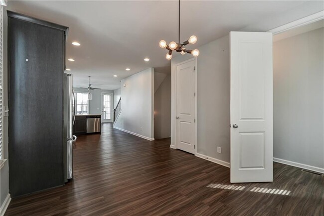 Building Photo - 754 Dunlop Way