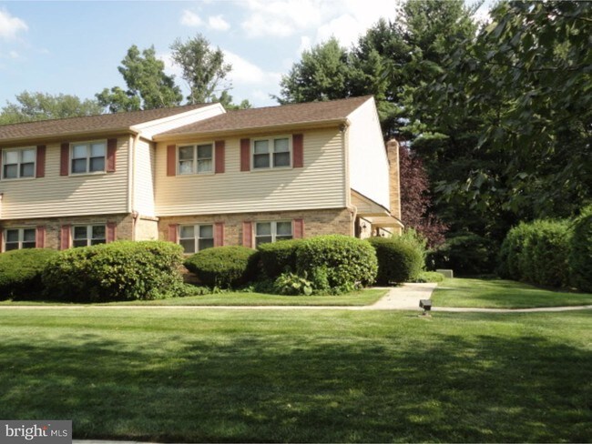 Building Photo - 318A Kenilworth Ave