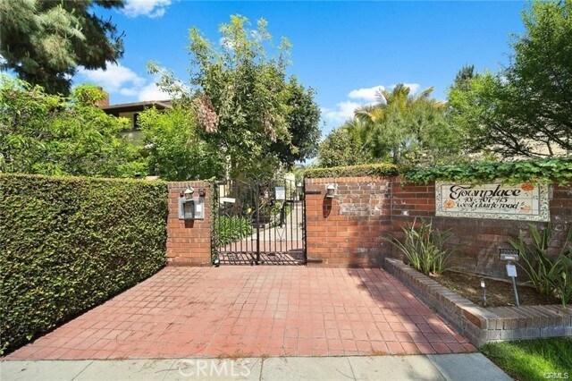 Building Photo - 415 W Duarte Rd