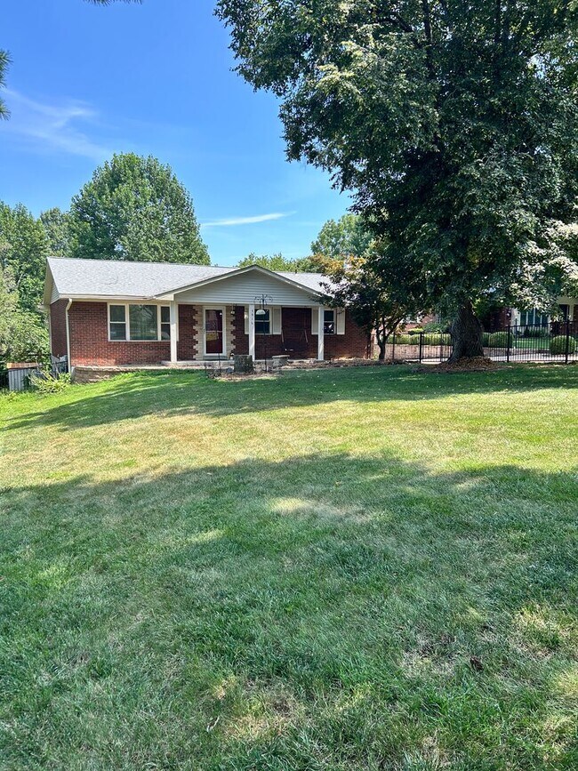 Building Photo - Spacious 3 Bedroom Ranch in Mehlville School District!