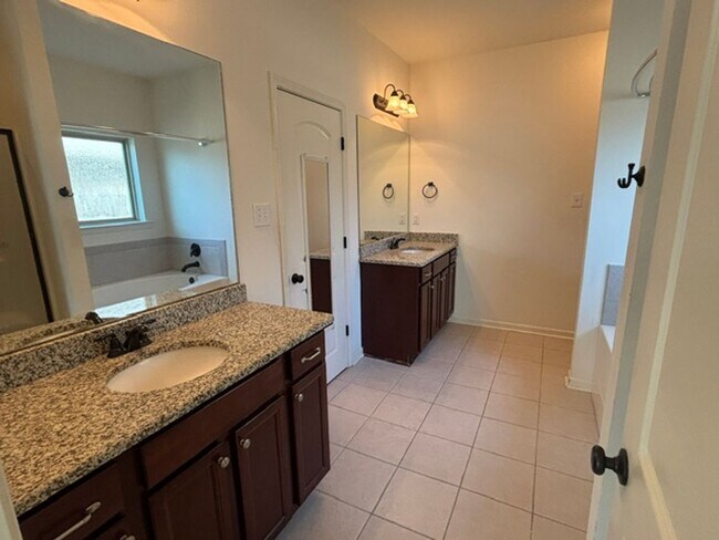 Foto del edificio - 18328 Crows Nest Dr