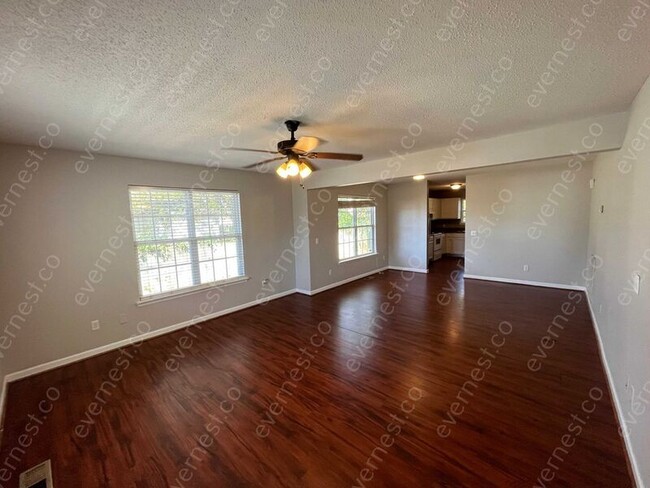 Foto del edificio - 1707 Carson Ave