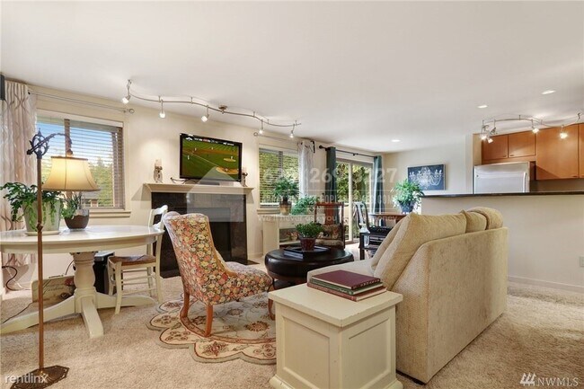 Building Photo - 2 br, 1 bath Condo - 8244 126th Ave NE #Un...