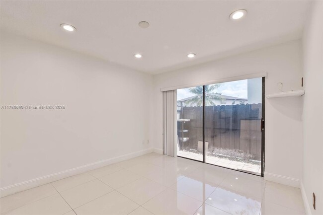 Building Photo - 4576 SW 139th Ct