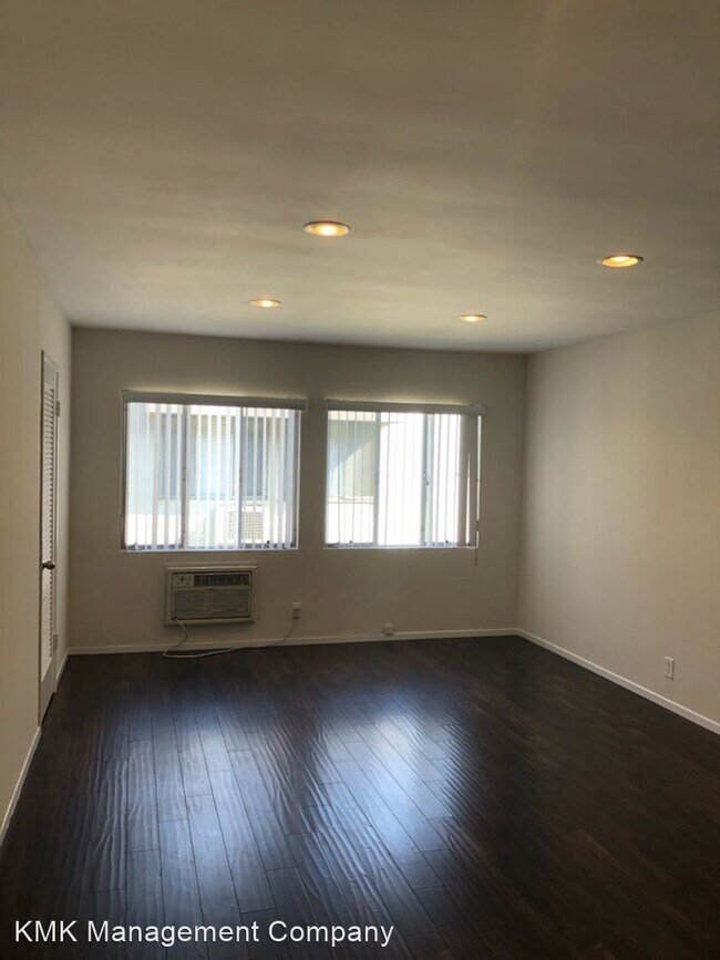 Foto del edificio - 1 br, 1 bath Apartment - 308 S. Doheny Dr....