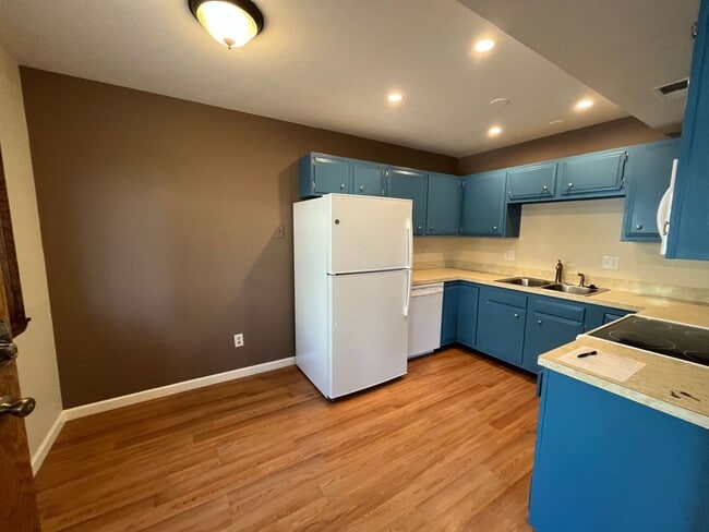 Foto del edificio - Cute and Clean Condo w/Garage